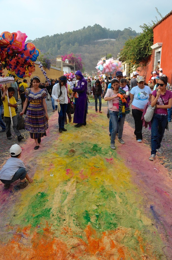 The processions walk over the “alfombras”, leaving carpets of colourful dust on the streets of Antigua. 